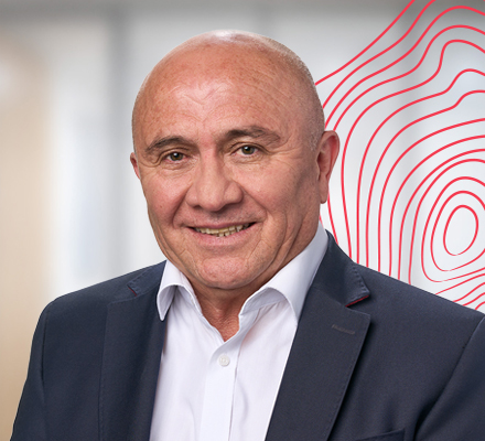 Headshot of Manuel Olivares of Optravation.